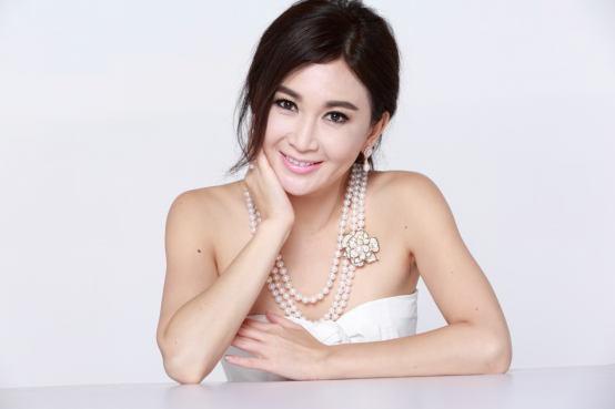 La superestrella internacional Irene Wan firmó con éxito un contrato con la famosa marca de perlas nacionales "Integridad"